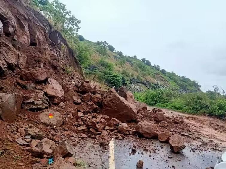 It has been reported that 4 people have died in the sudden landslide that occurred last night in Raigad district of Maharashtra. Maharashtra Landslide: பகீர்... மகாராஷ்டிராவில் ஏற்பட்ட திடீர் நிலச்சரிவு.. சிக்கித் தவிக்கும் 30 குடும்பங்கள்? 4 பேர் உயிரிழப்பு.. நிலவரம் என்ன?