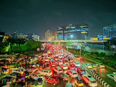 వర్షం ఎఫెక్ట్: హైదరాబాద్‌లో ట్రాఫిక్ నరకం, చుక్కలు చూస్తున్న వాహనదారులు