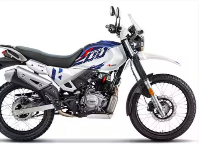 ਹੀਰੋ XPulse 200 4V ਸਪੋਰਟਸ ਬਾਈਕ ਦੂਜੇ ਨੰਬਰ 'ਤੇ ਹੈ। ਕੰਪਨੀ ਇਸ ਬਾਈਕ 'ਚ USB ਚਾਰਜਰ, LED ਪ੍ਰੋਜੈਕਟਰ ਹੈੱਡਲੈਂਪ, ਟਰਨ ਬਾਇ ਟਰਨ ਨੇਵੀਗੇਸ਼ਨ ਫੀਚਰਸ ਦੇ ਨਾਲ-ਨਾਲ ਸਮਾਰਟਫੋਨ ਕੰਪੈਟੀਬਲ ਡਿਜੀਟਲ ਕੰਸੋਲ ਵਰਗੇ ਫੀਚਰਸ ਦੇ ਰਹੀ ਹੈ। ਬਾਈਕ ਨੂੰ ਐਕਸ-ਸ਼ੋਰੂਮ 1,45,070 ਰੁਪਏ ਦੀ ਕੀਮਤ 'ਤੇ ਖਰੀਦਿਆ ਜਾ ਸਕਦਾ ਹੈ।