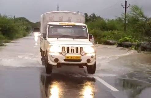 अनेक भागात जनजीवन विस्कळीत झाल्यानं नागरिकांना त्रास सहन करावा लागत आहे.   कंक्राडी नदीला पूर आल्याने डहाणू स्टेशन परिसरामध्ये पूरजन्य परिस्थिती निर्माण झाली आहे.