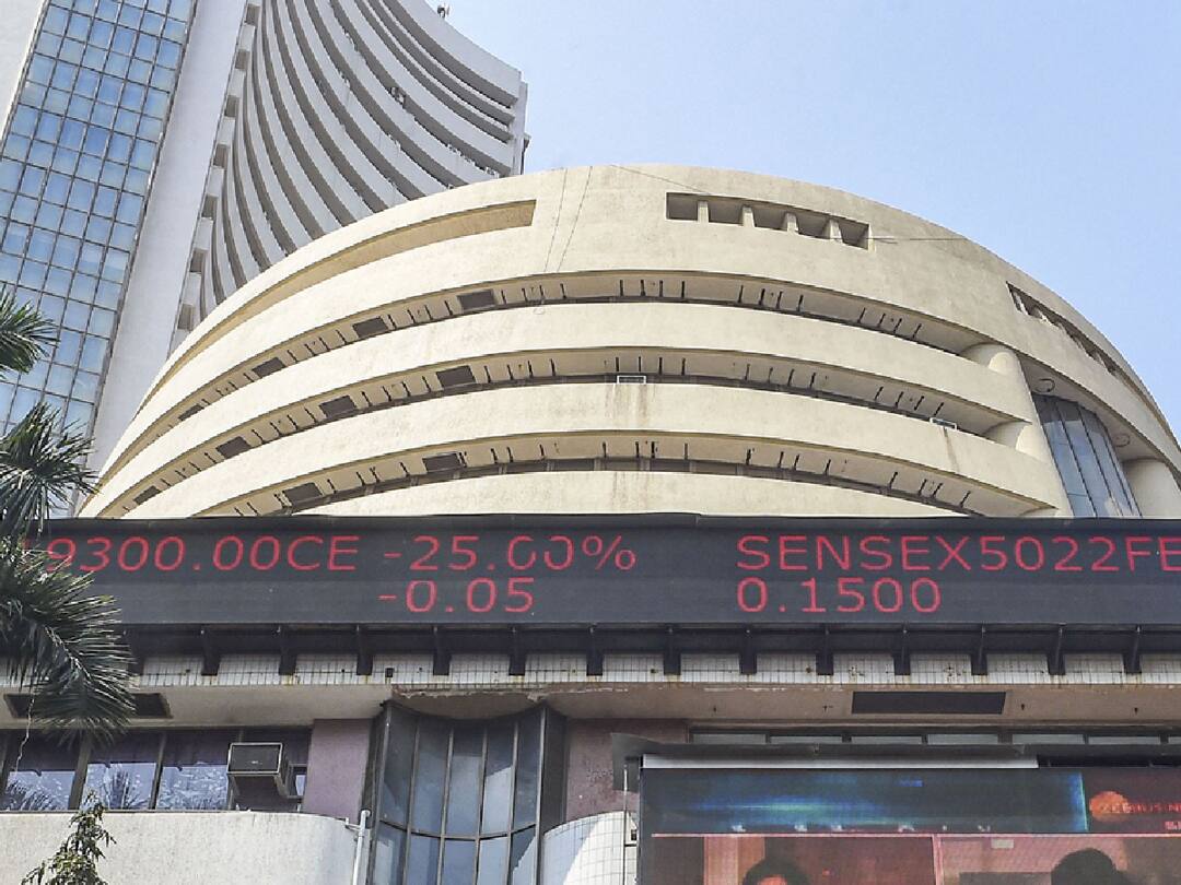 Stock Market Update: ஏற்ற இறக்கத்துடன் வர்த்தகமாகும் இந்திய பங்குச்சந்தை; 67 ஆயிரம் புள்ளிகளில் சென்செக்ஸ்!