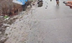 PCMC News : पाहता पाहता रस्ताच खचला; पिंपरी-चिंचवडमधील घटना