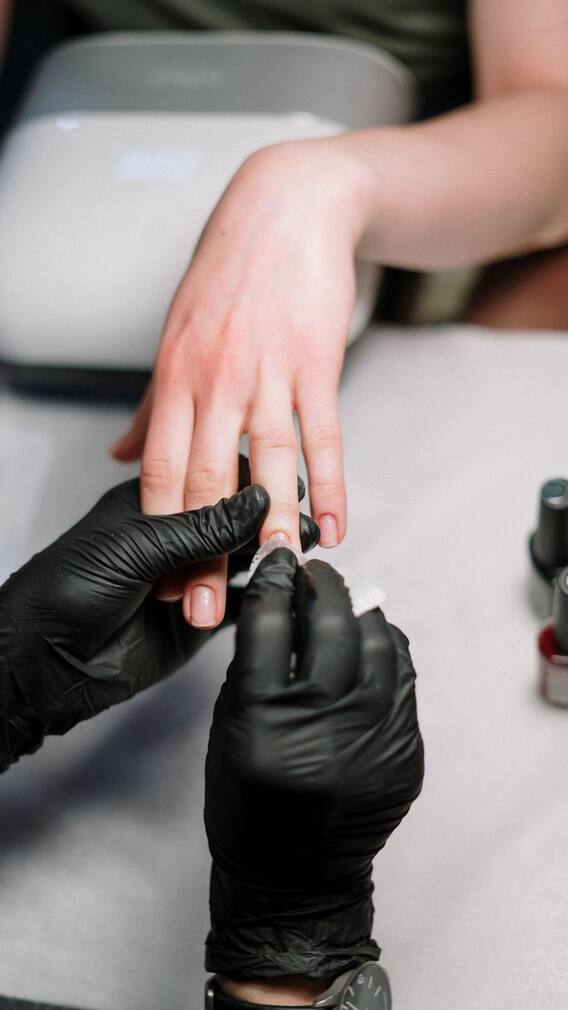 বর্ষাতেও নখ থাকুক সুন্দর ও স্বাস্থ্যোজ্জ্বল