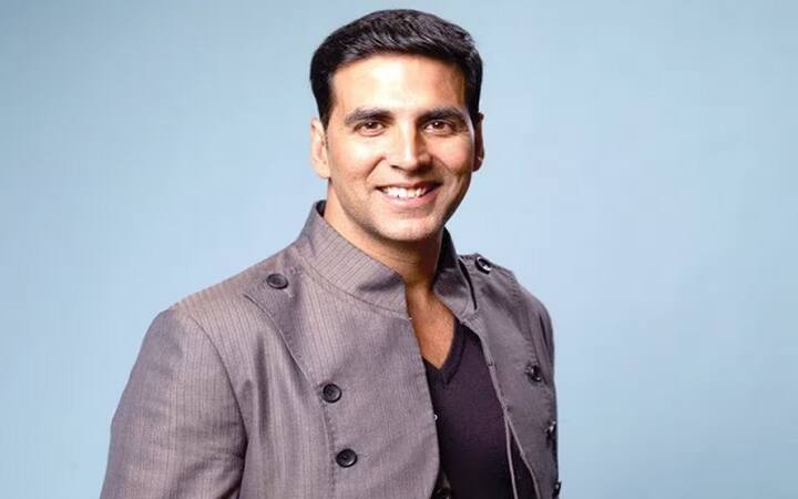 અક્ષય કુમાર: શાહરૂખ ખાનની જેમ અક્ષય કુમાર પણ આર્મી ઓફિસર બનવા માંગતો હતો. તે તેના પિતાના પગલે ચાલવા માંગતો હતો કારણ કે તેના પિતા આર્મીમાં હતા. અક્ષયે કહ્યું હતું કે તેણે આ માટે તૈયારી પણ કરી હતી. પરંતુ સમય તેને અહીં લઈ ગયો.