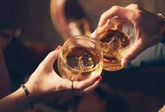 Health Tips: जेवणाआधी दारु प्यावी की नंतर? दारु पिणाऱ्यांनो एकदा वाचाच...