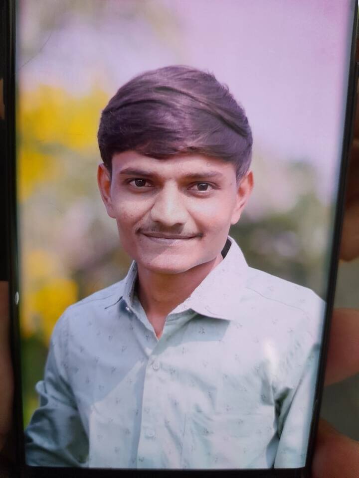 ઇસ્કોન બ્રિજ પર મોડી રાત્રે થાર અને ડમ્પર વચ્ચે અકસ્માત સર્જાયો હતો જેને જોવા માટે લોકો ભેગા થયા હતા. તે દરમિયાન જગુઆર કારે લોકોને કચડી નાખ્યા હતા (મૃતક- કૃણાલ)