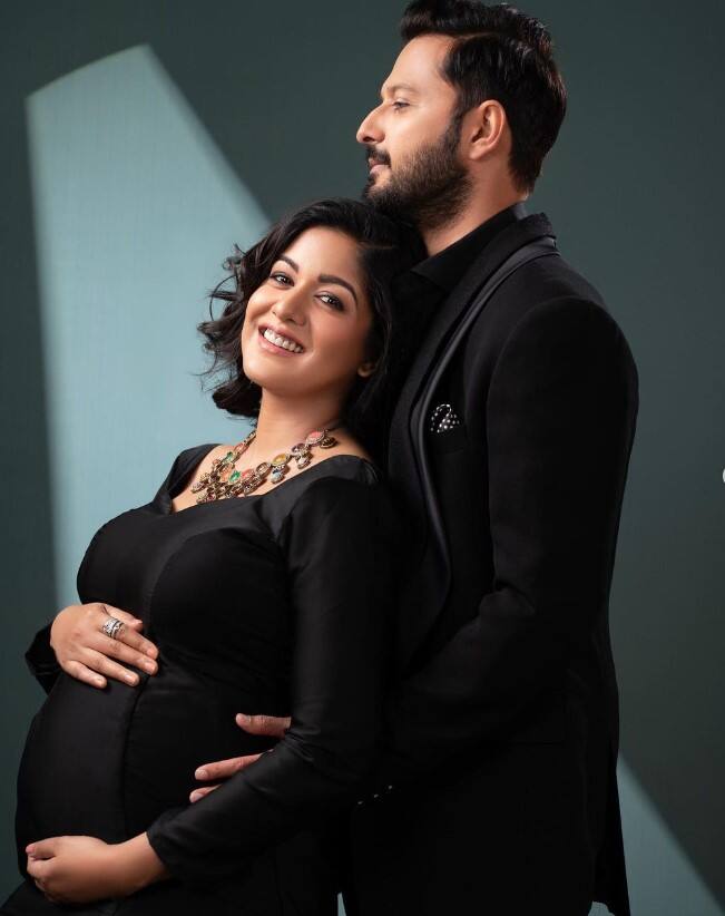 ਇਸ਼ਿਤਾ ਅਤੇ ਵਤਸਲ ਸੇਠ ਦਾ ਇਹ ਪਹਿਲਾ ਬੱਚਾ ਹੈ। ਫਿਲਹਾਲ ਪ੍ਰਸ਼ੰਸਕ ਅਤੇ ਸਾਰੇ ਸੈਲੇਬਸ ਜੋੜੇ ਨੂੰ ਮਾਤਾ-ਪਿਤਾ ਬਣਨ ਲਈ ਵਧਾਈਆਂ ਦੇ ਰਹੇ ਹਨ।