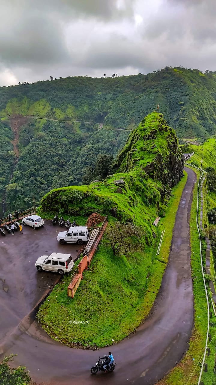 सिंधुदुर्गात मुसळधार पाऊस कोसळत आहे