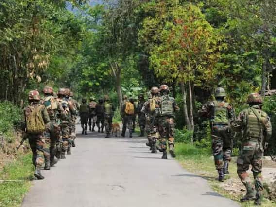 Manipur Violence: जिस दिन मणिपुर में महिलाओं की निकाली गई नग्न परेड, उसी दिन दो औरतों के साथ हुआ था गैंगरेप Manipur Violence: जिस दिन मणिपुर में महिलाओं की निकाली गई नग्न परेड, उसी दिन दो औरतों के साथ हुआ था गैंगरेप