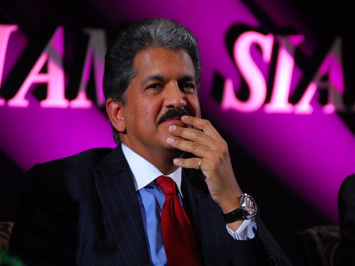 आनंद महिंद्रा के पास देश और विदेश में करोड़ों की संपत्ति है. उनके पास मुंबई में एक बेहद शानदार घर है. इसके साथ ही वह देश और विदेश में यात्रा के लिए प्राइवेट जेट का इस्तेमाल करते हैं.