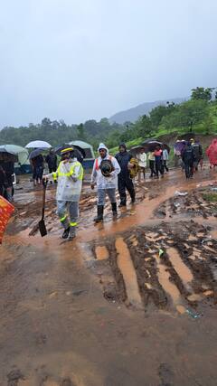 CM at Irshalvadi : चिखलातून वाट काढत एकनाथ शिंदे इर्शाळवाडीत...
