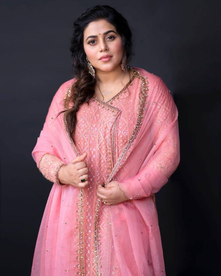 క్యూట్ నెస్ ఓవర్ లోడెడ్ అంటూ నెటిజన్స్ కామెంట్లు పెడుతున్నారు.