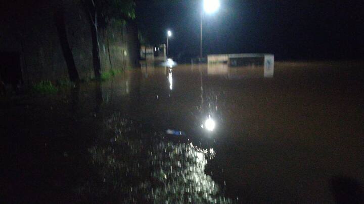 पंचगंगा नदीसह जिल्ह्यातील सर्वच नद्यांच्या पाणी पातळीत वेगाने वाढ झाली आहे.