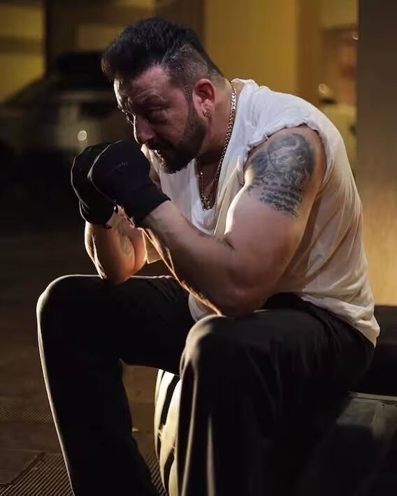 સંજય દત્ત પણ આ ઘટનાથી ખૂબ જ આઘાતમાં છે. તેમણે ટ્વીટ કર્યું, 