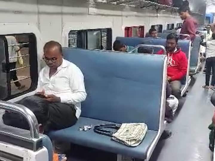 नाशिक जिल्ह्याची जीवन वाहिनी समजल्या जाणाऱ्या मनमाड - छत्रपती शिवाजी महाराज टर्मिनस पंचवटी एक्स्प्रेसचे 11 कोच बदलले आहे.