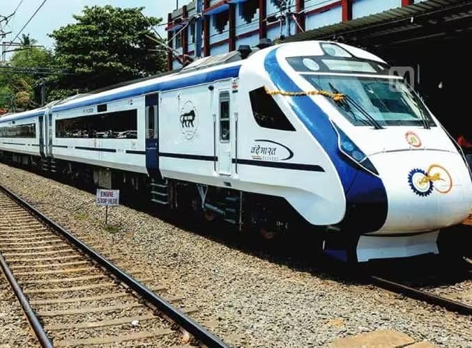 Vande Bharat : Vande Bharat Train Fare Likely to be Cut by 10% Due to Low Occupancy Vande Bharat : વંદે ભારત ટ્રેનની ટિકિટને લઈને લેવાઈ શકે છે વધુ એક મોટો નિર્ણય