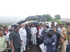 CM at Irshalvadi : चिखलातून वाट काढत एकनाथ शिंदे इर्शाळवाडीत...