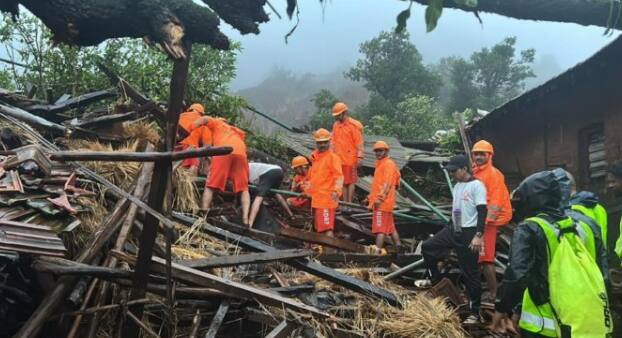 मात्र पायथ्याशी असलेलं इर्शाळवाडी गाव उद्ध्वस्त झालं आणि अनेकांचा मृत्यू झाला, अनेक घरं उद्धवस्त झाली.