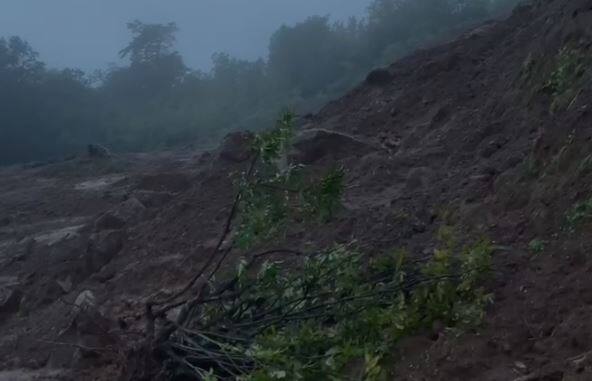 आतापर्यंत 25 लोकांना रेस्क्यू करण्यामध्ये यश आलं आहे.यात 4 जणांच्या दुर्दैवी मृत्यू झाली आहे.