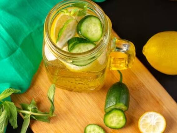 Mint and Ginger Iced Tea: बदलते मौसम में खुद को रखना चाहते हैं हर बीमारी से सुरक्षित, तो यह डिटॉक्स ड्रिंक जरूर आजमाएं