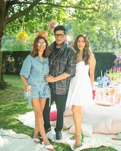 Sophie Choudry Enjoys Her London Vacay With Friends; See Pics