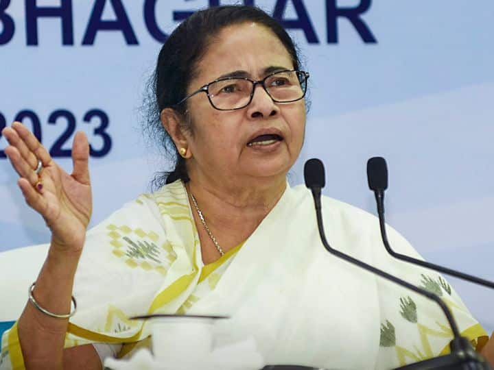 Manipur Women Parade Mamata Banerjee Slams PM Modi BJP Over Chhattisgarh Rajasthan Statement Manipur Violence: मणिपुर जा सकती हैं सीएम ममता बनर्जी, कहा- 'पीएम मोदी ने घटना के बहाने बंगाल...'