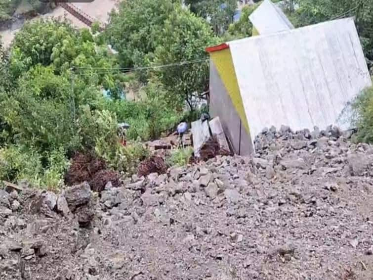 10 killed in landslide in Maharashtra’s Raigad 10 Killed In Landslide: மகாராஷ்டிராவில் கனமழையால் நிலச்சரிவு... உயிரிழப்பு 10ஆக அதிகரிப்பு ...