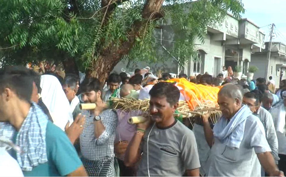 Iskcon Bridge Accident: ઈસ્કોન બ્રિજ અકસ્માતમાં મોતને ભેટેલા બોટાદના યુવકોના મૃતદેહ ઘરે પહોંચ્યા,અંતિમ સંસ્કારમાં ગામ આખું હિબકે ચડ્યું