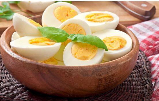 Does Eating Egg Increase Uric Acid: ਜੇ ਸਰੀਰ ਵਿੱਚ ਪਿਊਰੀਨ ਦੀ ਮਾਤਰਾ ਬਹੁਤ ਜ਼ਿਆਦਾ ਵਧ ਜਾਂਦੀ ਹੈ ਤਾਂ ਕਿਡਨੀ ਇਸ ਨੂੰ ਫਿਲਟਰ ਕਰਨ ਦੇ ਸਮਰੱਥ ਹੋ ਜਾਂਦੀ ਹੈ। ਫਿਰ ਸਰੀਰ ਵਿੱਚ ਯੂਰਿਕ ਐਸਿਡ ਦੀ ਮਾਤਰਾ ਵੱਧ ਜਾਂਦੀ ਹੈ। ਇਸ ਨਾਲ ਕਈ ਨੁਕਸਾਨ ਹੁੰਦੇ ਹਨ। ਗਠੀਆ ਇਨ੍ਹਾਂ 'ਚੋਂ ਇੱਕ ਹੈ।