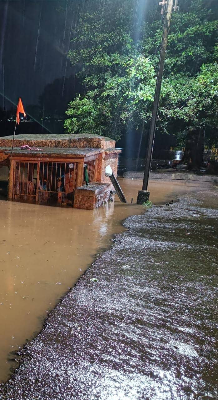 पंचगंगेची इशारा पातळी 39 तर धोका पातळी 43 फूट आहे.