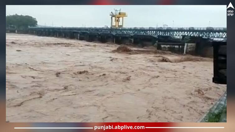 Punjab News: Water released from Ujh Dam  on Ravi will cause havoc, administration issues alert in 3 districts Punjab News: ਉਜ ਡੈਮ ਤੋਂ ਰਾਵੀ 'ਚ ਛੱਡਿਆ ਪਾਣੀ ਮਾਝੇ 'ਚ ਮਚਾਵੇਗਾ ਤਬਾਹੀ, ਪ੍ਰਸ਼ਾਸਨ ਨੇ 3 ਜ਼ਿਲ੍ਹਿਆਂ 'ਚ ਅਲਰਟ ਕੀਤਾ ਜਾਰੀ