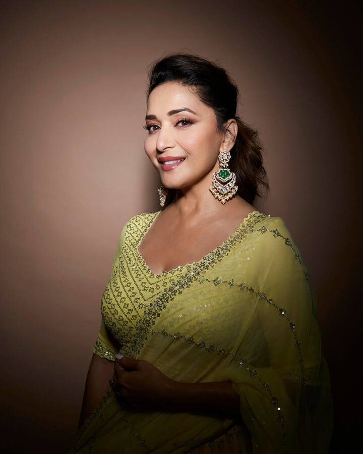 वहीं सजंय से रिश्ता खत्म होने के बाद माधुरी ने अमेरिका के डॉक्टर श्रीराम नेने से शादी रचा ली. अब दोनों दो बेटों के पेरेंट्स हैं.