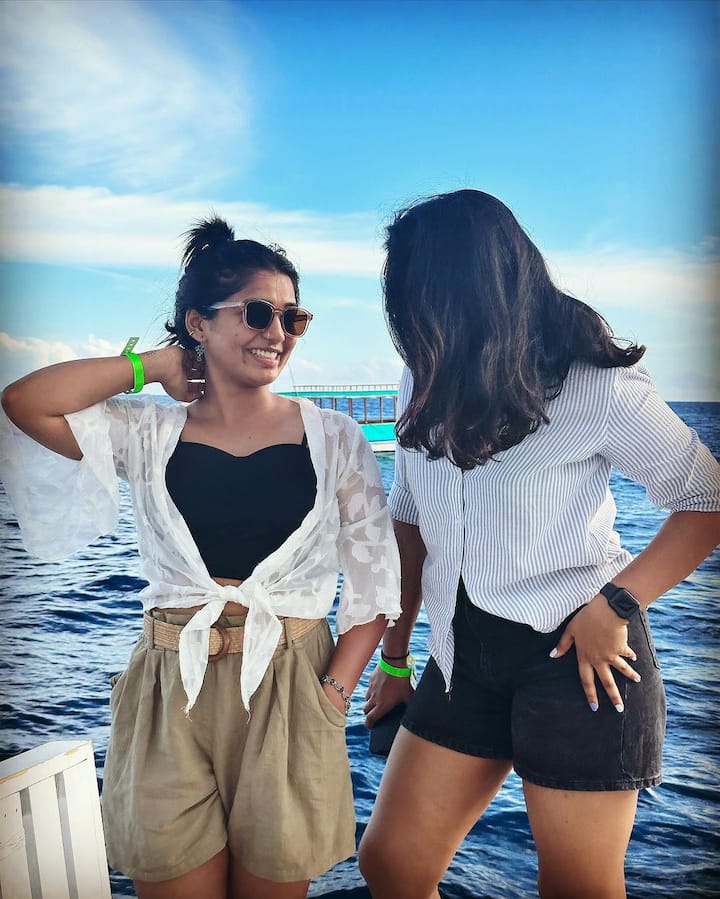 స్నేహితులతో కలిసి వెకేషన్ లో ఎంజాయ్ చేస్తుంది గౌరీ కిషన్.  Image Credit: Gouri G Kishan/ Instagram