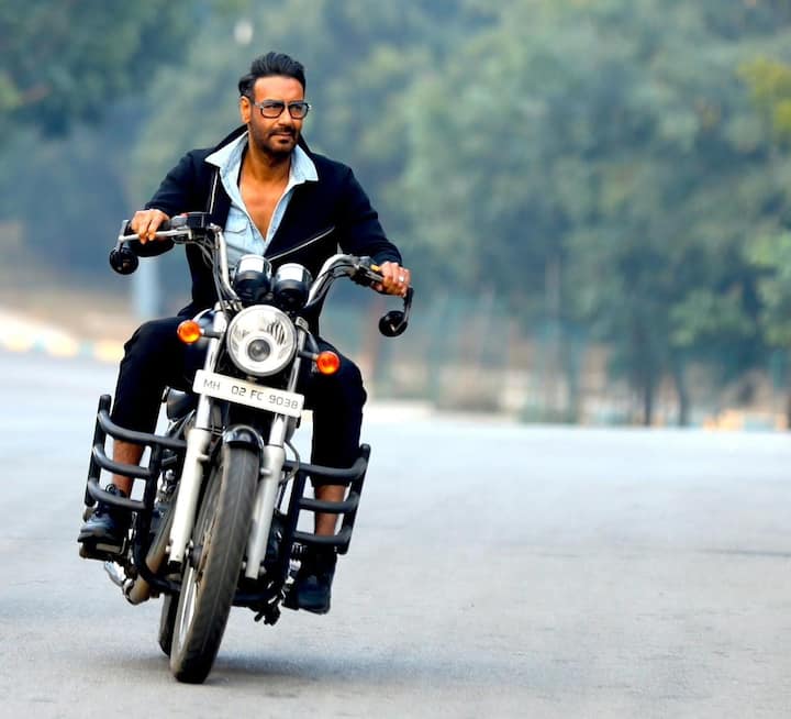बता दें कि अजय देवगन ने अपना करियर फिल्म ‘फूल और कांटे’ से शुरू किया था. इस फिल्म ने एक्टर का स्टार बना दिया था.