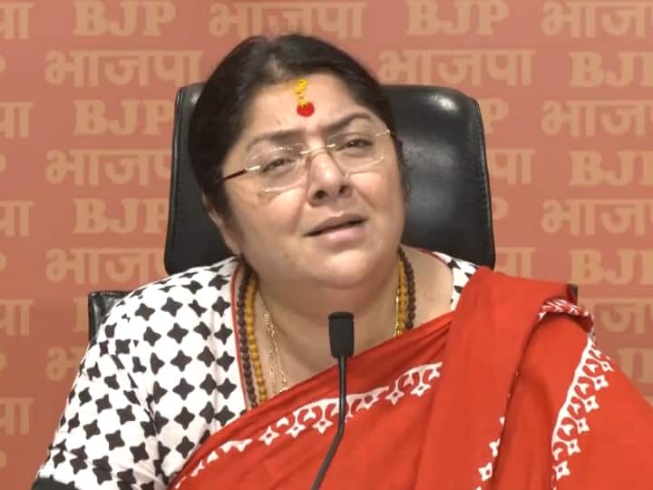 Manipur Violence BJP MP Locket Chatterjee breaks down as she recounts incident of Bengal Panchayat polls Manipur Violence: बंगाल की घटनाओं को याद कर रो पड़ीं बीजेपी सांसद लॉकेट चटर्जी, मणिपुर का भी किया जिक्र, देखें वीडियो