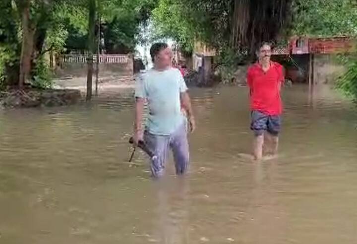 ખંભાળિયાના તમામ ગ્રામ્ય વિસ્તારોમાં જળબંબાકાર થયા હતા. ખંભાળિયા તાલુકા જ્યાં જુઓ ત્યાં જળબંબાકારની સ્થિતિ સર્જાઇ હતી. ખંભાળિયા તાલુકાની તમામ નદી-નાળા છલકાયા હતા.