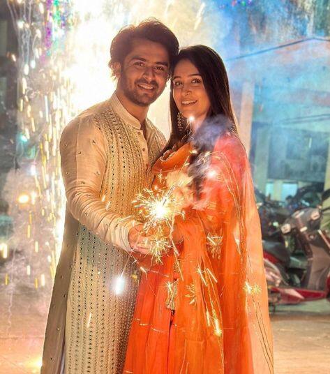 ਦੀਪਿਕਾ ਕੱਕੜ ਨੇ ਅੱਗੇ ਦੱਸਿਆ ਕਿ ਉਹ ਰੁਹਾਨ ਦੇ ਸੌਣ ਦੇ ਸ਼ੈਡਿਊਲ ਨਾਲ ਕਿਵੇਂ ਨਜਿੱਠ ਰਹੀ ਹੈ। ਉਸਨੇ ਕਿਹਾ ਕਿ ਉਹ ਅਤੇ ਸ਼ੋਏਬ ਅਜੇ ਵੀ ਰੁਟੀਨ ਬਣਾਉਣ ਵਿੱਚ ਰੁੱਝੇ ਹੋਏ ਹਨ ਕਿਉਂਕਿ ਇੱਕ ਹਫ਼ਤਾ ਹੀ ਹੋਇਆ ਹੈ। ਦੀਪਿਕਾ ਨੇ ਦੱਸਿਆ ਕਿ ਉਹ ਅਜੇ ਵੀ ਰੁਹਾਨ ਨਾਲ ਐਡਜਸਟ ਕਰ ਰਹੀ ਹੈ। ਇਸ ਬਾਰੇ ਗੱਲ ਕਰਦੇ ਹੋਏ ਕਿ ਉਹ ਆਪਣੀ ਨੀਂਦ ਦਾ ਪ੍ਰਬੰਧਨ ਕਿਵੇਂ ਕਰ ਰਹੀ ਹੈ, ਦੀਪਿਕਾ ਨੇ ਖੁਲਾਸਾ ਕੀਤਾ ਕਿ ਉਹ ਹਰ ਤਿੰਨ ਘੰਟੇ ਬਾਅਦ ਆਪਣੇ ਬੇਟੇ ਨਾਲ ਉੱਠਦੀ ਹੈ ਅਤੇ ਉਸਨੂੰ ਦੁੱਧ ਪਿਲਾਉਂਦੀ ਹੈ।