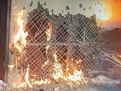 महिलाओं को निर्वस्त्र घुमाने वाला वीडियो वायरल हुआ तो भड़के लोग, भीड़ ने जलाया मुख्य आरोपी का घर