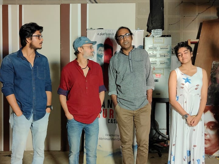 ছবির পরিচালক সমর, ছবির নায়ক রোহিত ও নন্দিনীর স্বামী কাঞ্চন এবং কলেজ বন্ধু পলি খুব স্বাভাবিকভাবেই এই তদন্তে জড়িয়ে পড়েন।