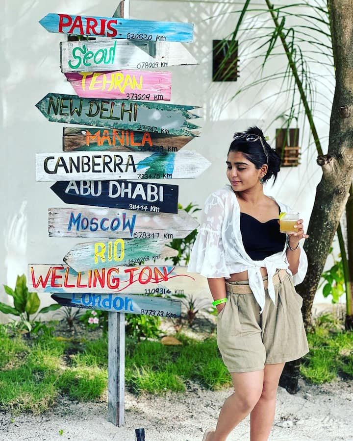 మాల్దీవుల్లోని బీచ్ లో చిల్ అవుతూ ఫుల్ జోష్ లో ఉంది.  Image Credit: Gouri G Kishan/ Instagram