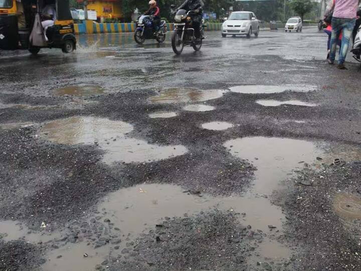 eknath shinde thane citizens suffer pothole despite getting funds of 605 crores marathi news Eknath Shinde : मुख्यमंत्र्यांचा मतदारसंघ 'खड्ड्यात'; ठाण्याला 605 कोटींचा निधी मिळूनही नागरिकांना खड्ड्यांचा त्रास