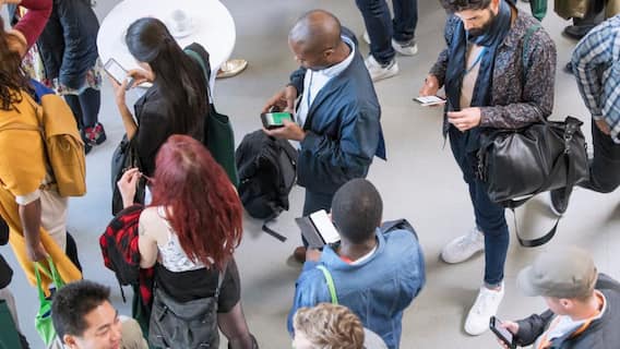 Use Of Social Media : लोक सोशल मीडियावर किती वेळ घालवतात? घ्या जाणून Use Of Social Media : लोक सोशल मीडियावर किती वेळ घालवतात? घ्या जाणून