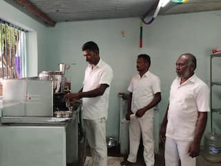Prisoners Tea Stall: சேலம் மத்திய சிறை கைதிகள் நடத்தும் டீக்கடை.. பொதுமக்களிடம் பெருகும் வரவேற்பு..!