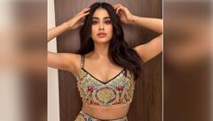 ਜਾਹਨਵੀ ਕਪੂਰ ਨੇ ਸਟਾਈਲਿਸ਼ ਕ੍ਰੌਪ ਟਾਪ ਅਤੇ ਬਾਡੀਕੌਨ ਸਕਰਟ 'ਚ ਦਿਖਾਇਆ ਸਿਜਲਿੰਗ ਅੰਦਾਜ਼