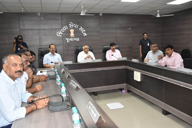 The CM held a meeting regarding the damage caused by heavy rains in Saurashtra Gandhinagar: સૌરાષ્ટ્રમાં ભારે વરસાદથી થયેલા નુકસાન અંગે મુખ્યમંત્રીએ યોજી બેઠક, જાણો સહાયને લઈને શું આપ્યા આદેશ