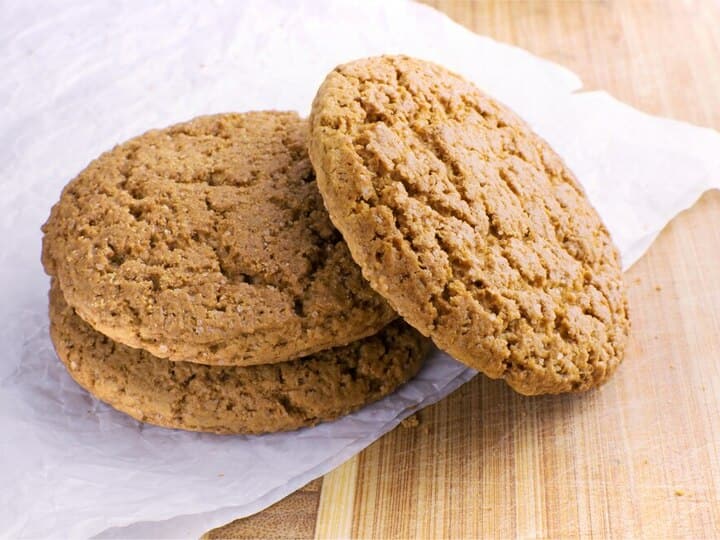 क्या आप भी डाइजेस्टिव बिस्किट्स को हेल्दी समझ कर खाते हैं? ये 5 गंभीर नुकसान हो सकते हैं