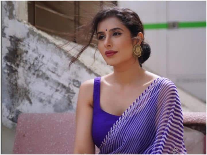 Heavy rains became a problem for Charu Asopa in Mumbai, the actress got stuck on the set, told how she spent the night