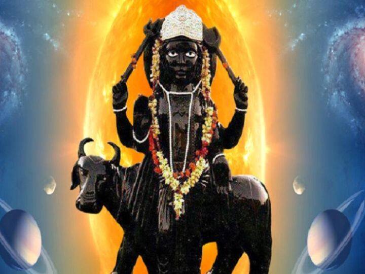 शनि की साढ़ेसाती में मानसिक, शारीरिक और आर्थिक कष्ट भुगतने पड़ते हैं. शनि की साढ़ेसाती में वाहन चलाते समय सावधानी बरतें, इसमें दुर्घटना का खतरा रहता है. g