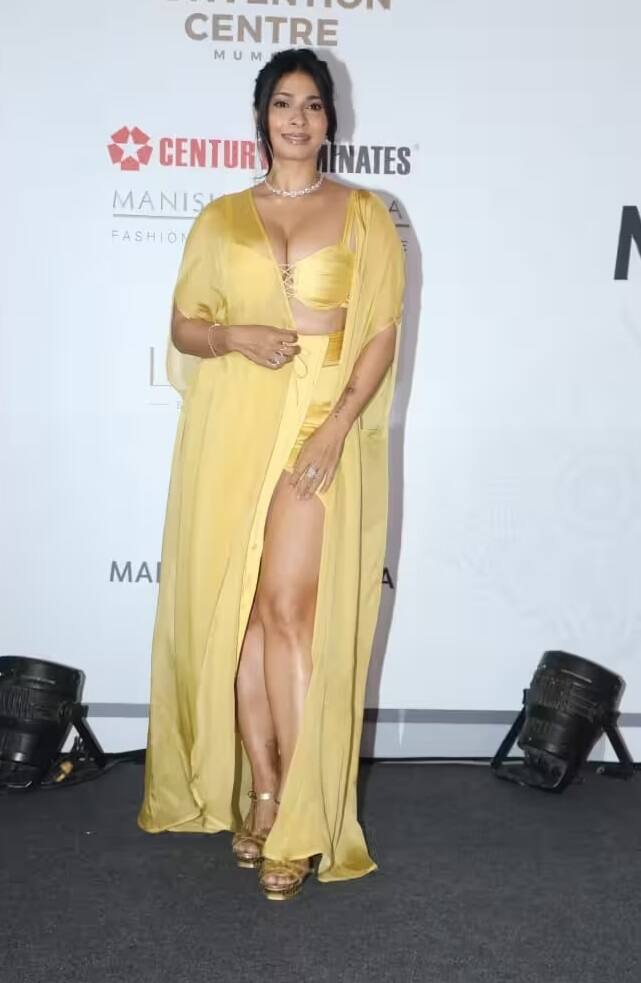 તાજેતરમાં અભિનેત્રી મનીષ મલ્હોત્રાની ઇવેન્ટમાં જોવા મળી હતી. તનિષા આ ઇવેન્ટમાં એવા બોલ્ડ લૂકમા પહોંચી હતી કે તમામની નજર તેના પર ટકેલી હતી.