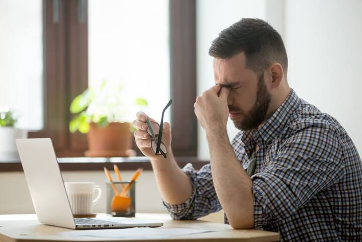 ऐसे लोग अक्सर एक हेल्दी बाउंड्री बनाने में नाकामयाब रहते हैं,वो किसी भी काम के लिए ना नहीं कहते.अपने डिमांड को दूसरों के सामने रखते वक्त गिल्टी महसूस करते हैं.